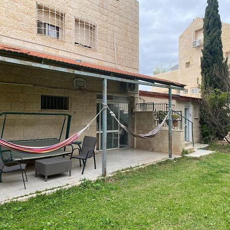 דירת גן מרווחת במיקום מעולה עם נטפליקס חינמי Apartment Ma'ale Adumim ภายนอก รูปภาพ