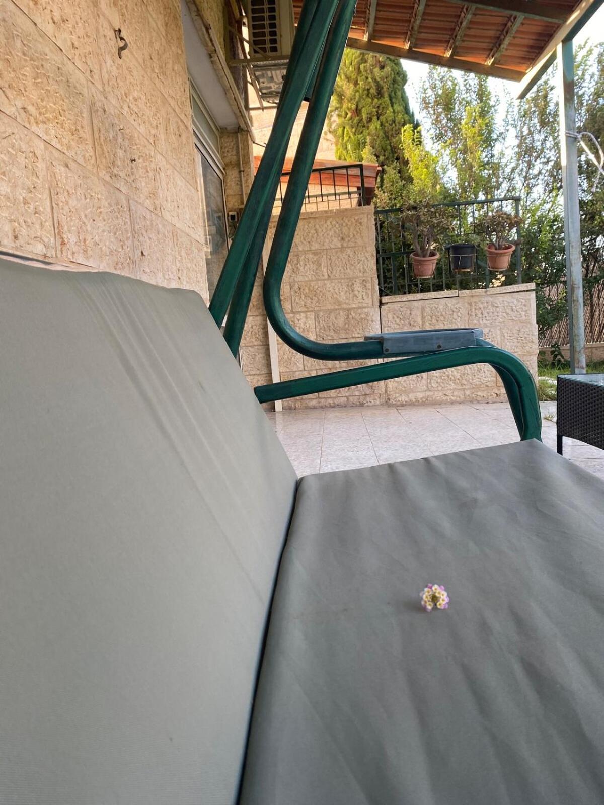 דירת גן מרווחת במיקום מעולה עם נטפליקס חינמי Apartment Ma'ale Adumim ภายนอก รูปภาพ