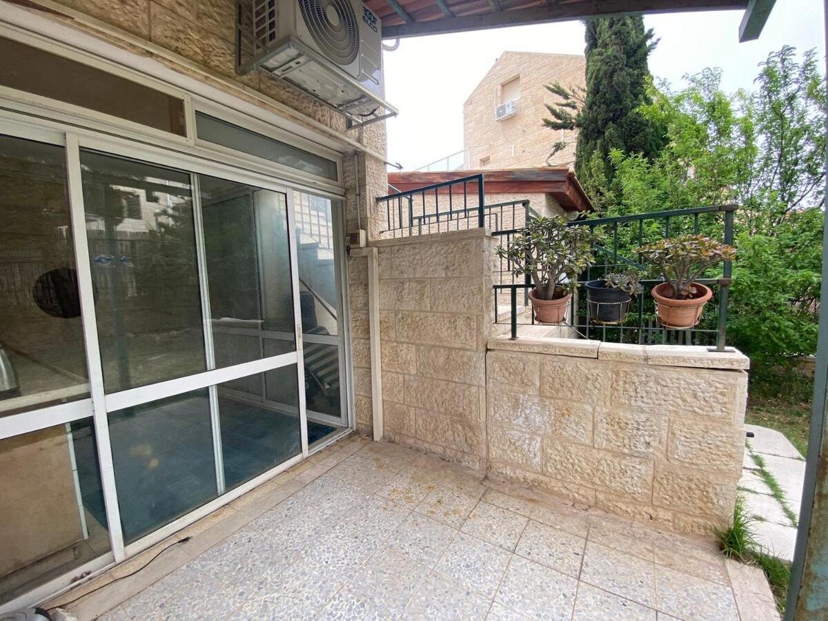 דירת גן מרווחת במיקום מעולה עם נטפליקס חינמי Apartment Ma'ale Adumim ภายนอก รูปภาพ